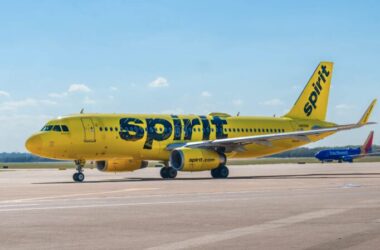 Spirit airlines airplane on the air stripe
