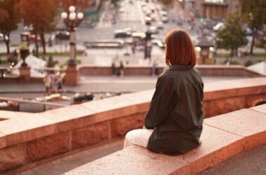 A young woman sitting alone, experiencing the Gen Z loneliness