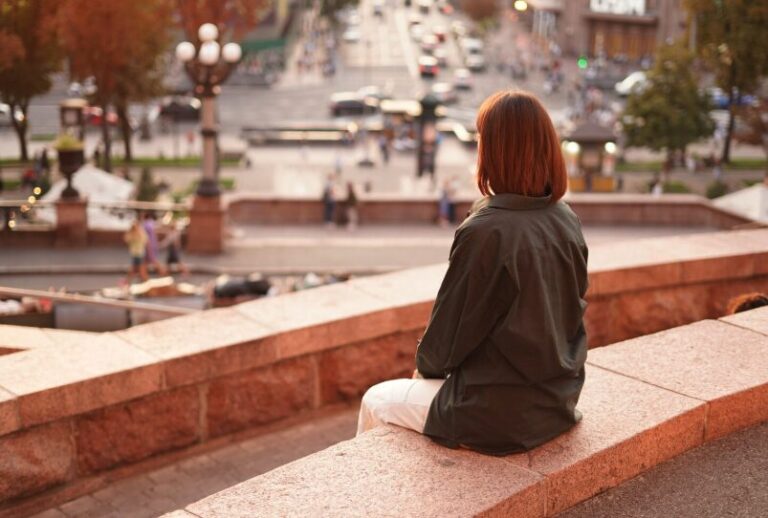 A young woman sitting alone, experiencing the Gen Z loneliness